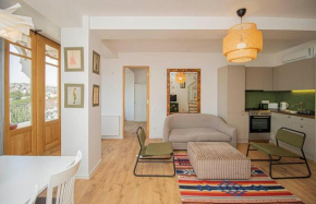 3BR Scenic Terrace Apt in Abanotubani - By Wehost